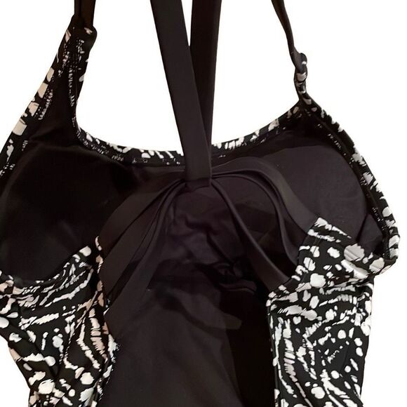 NWOT Hurley Black White Print One-Piece Swimsuit - Size Med - Picture 4 of 8